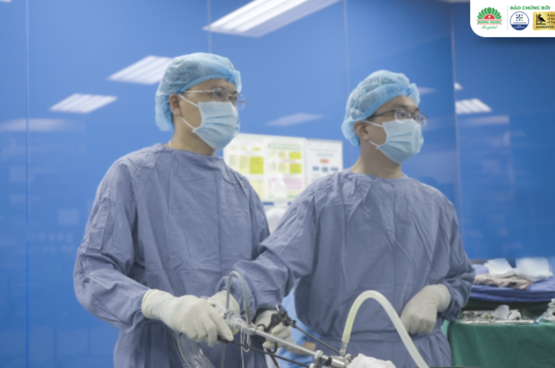 ThS.BSNT Nguyễn Xuân Quang thực hiện nội soi tuyến giáp qua đương tiền đình miệng