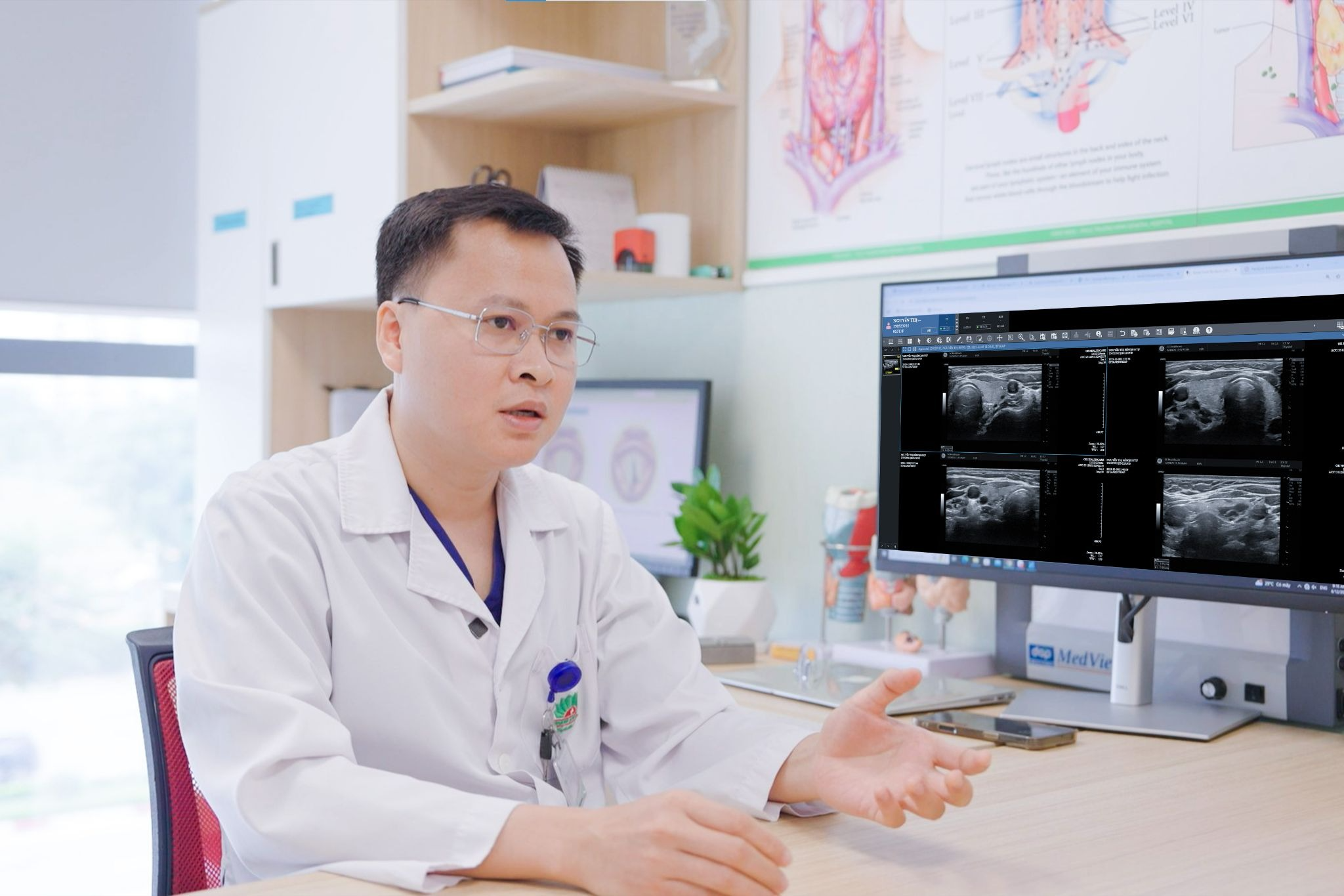 Trưởng khoa Tai mũi họng và Phẫu thuật đầu - cổ tư vấn phương pháp phẫu thuật tuyến giáp