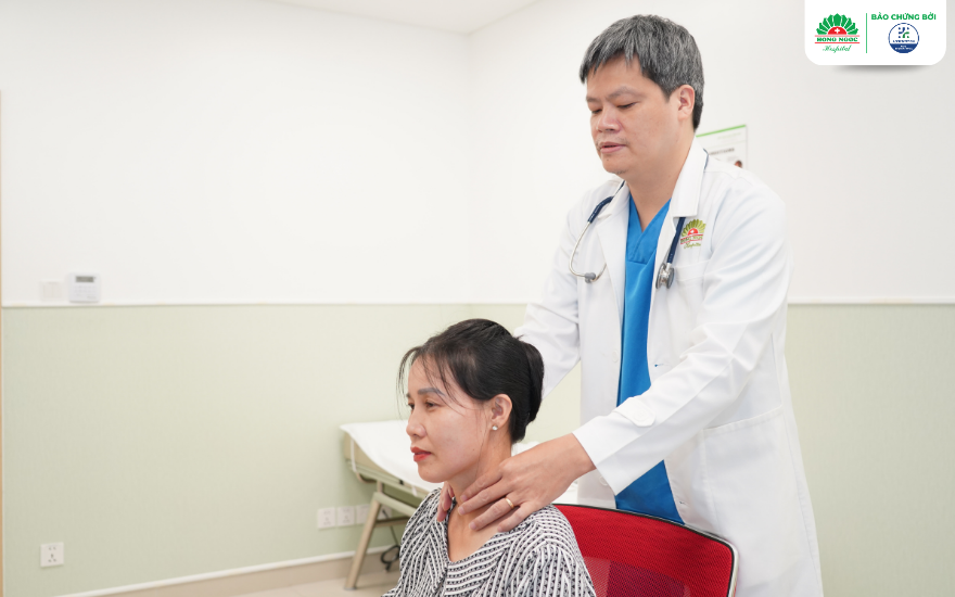 Bác sĩ sẽ tiến hành khám lâm sàng giúp định hướng các xét nghiệm và chẩn đoán hình ảnh cần thực hiện tiếp theo