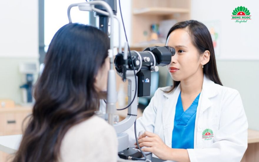 Việc đối chiếu và phân loại đúng mức độ triệu chứng giúp người bệnh chủ động đánh giá tình trạng mắt và can thiệp y tế kịp thời.