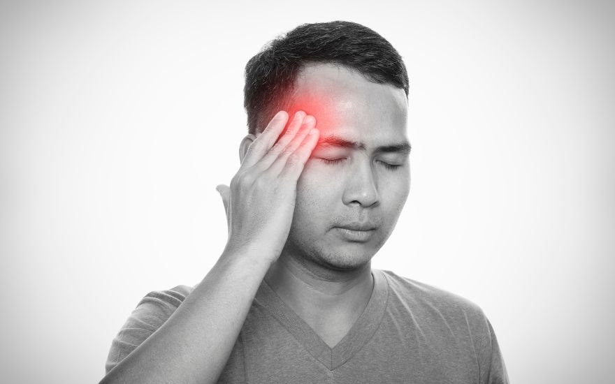 Mất thị lực đột ngột kèm cơn đau đầu dữ dội là tình trạng cấp cứu y khoa khẩn cấp, cần được can thiệp ngay lập tức.