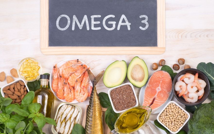Tăng cường nhóm thực phẩm giàu Sắt, Omega-3 và Vitamin giúp nuôi dưỡng tế bào thị giác và thúc đẩy quá trình tạo máu.