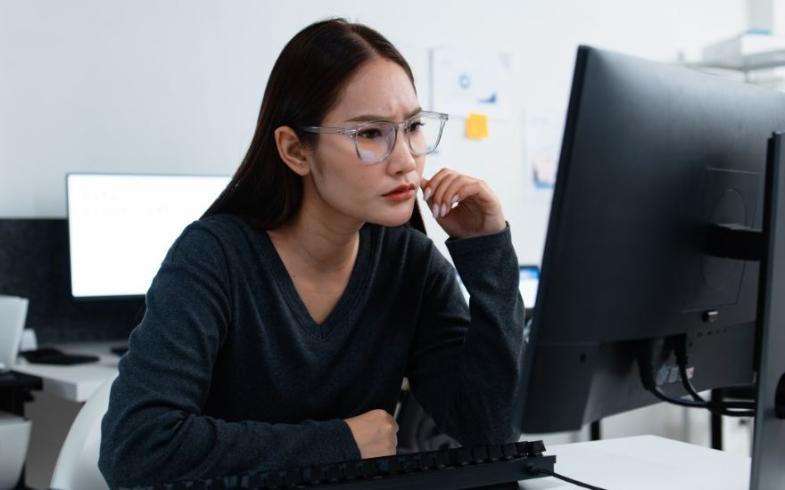 Việc lạm dụng máy tính có nguy cơ rất cao bị đẩy nhanh tiến trình cận thị thật.