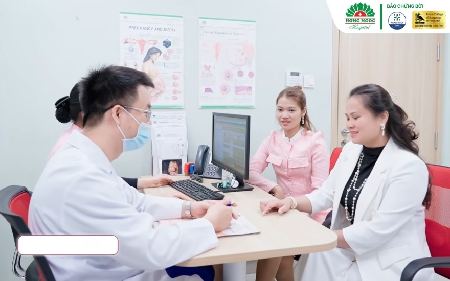 Bác sĩ Xuyên BVĐK Hồng Ngọc tư vấn khám cho bệnh nhân