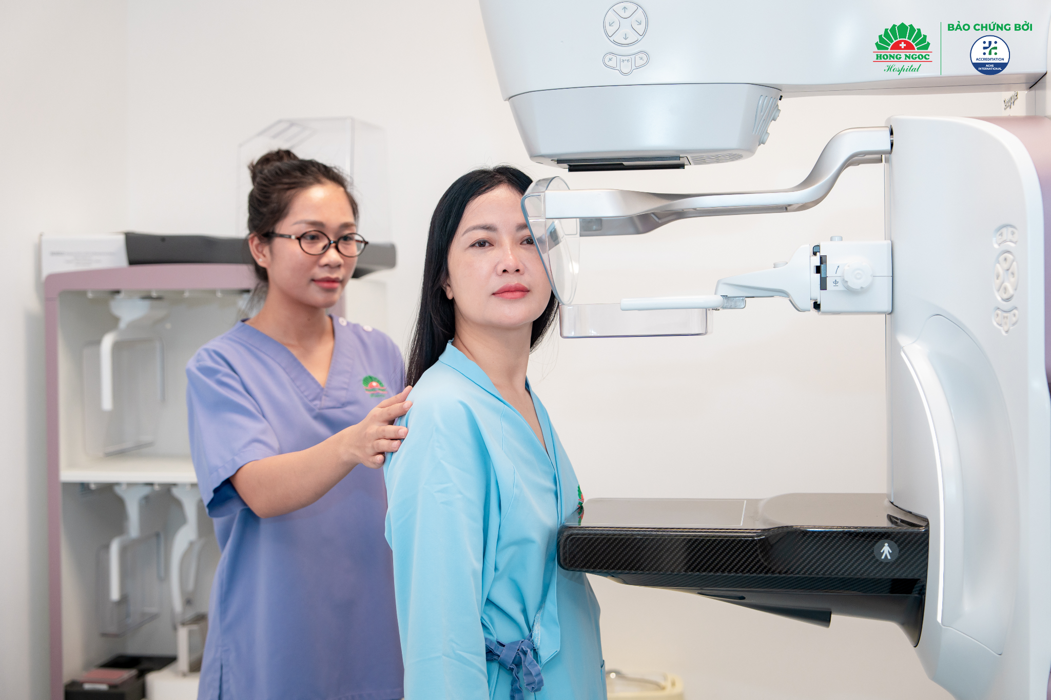 Hệ thống chụp nhũ ảnh kỹ thuật số tích hợp AI hỗ trợ phát hiện sớm các tổn thương tuyến vú, nâng cao độ chính xác trong chẩn đoán và tầm soát ung thư vú. 
