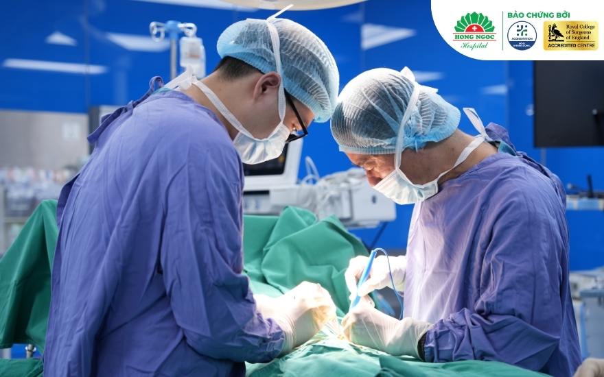 Can thiệp phẫu thuật u phổi lành tính trong trường hợp khối u tăng kích thước nhanh gây chèn ép