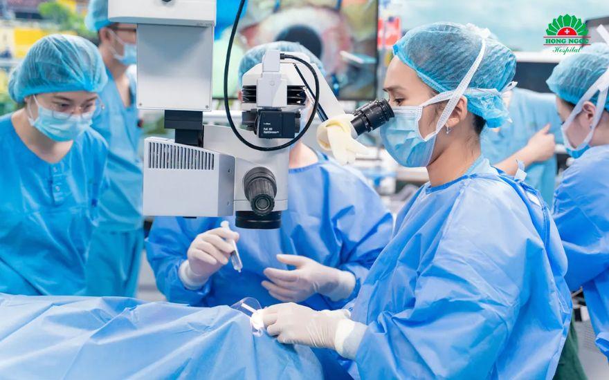 Kỹ thuật rút lõi mô qua đường rạch nhỏ 2mm giúp bảo tồn độ bền sinh học của giác mạc
