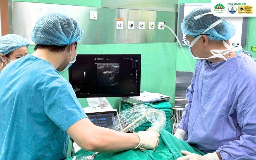 Phẫu thuật tuyến giáp diễn ra an toàn và ít rủi ro biến chứng nếu được thực hiện tại các cơ sở y tế đáp ứng đủ tiêu chuẩn chuyên môn.