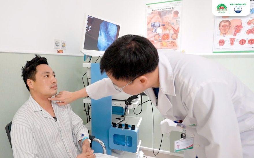 Bệnh viện Đa khoa Hồng Ngọc ứng dụng các hệ thống thiết bị vi phẫu hiện đại nhằm bảo tồn tối đa chức năng dây thần kinh thanh quản cho người bệnh.