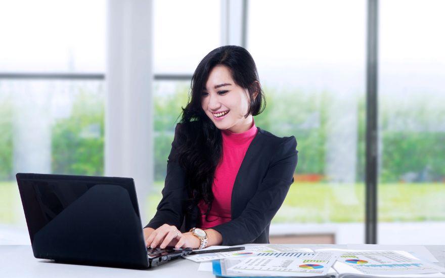 Người bệnh nên áp dụng quy tắc 20-20-20 khi làm việc với màn hình máy tính
