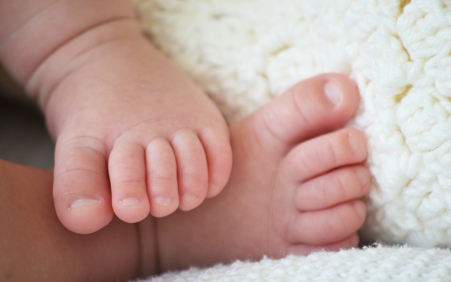 Trẻ bị sốt xuất huyết thường có tay chân lạnh