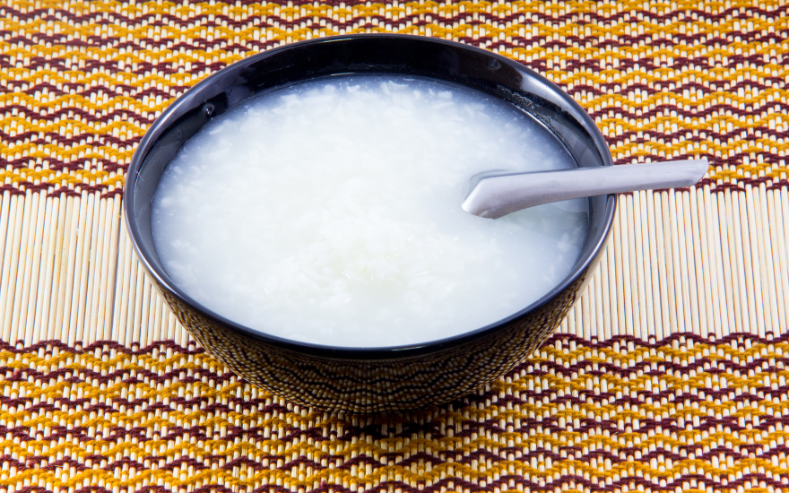 Cháo loãng dễ ăn nhưng không đủ chất cho người bệnh lao phổi