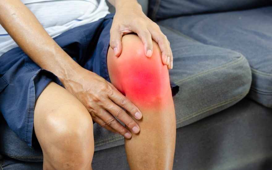 dau-khop-goi (2).jpg Gối sưng nhanh trong vài giờ đầu sau chấn thương khi đá bóng có thể do tràn máu khớp
