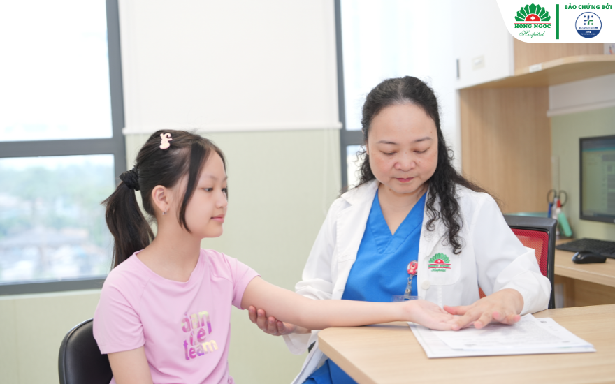 Trẻ được khám trực tiếp cùng chuyên gia đầu ngành - TS.BS Lương Thị Thu Hiền