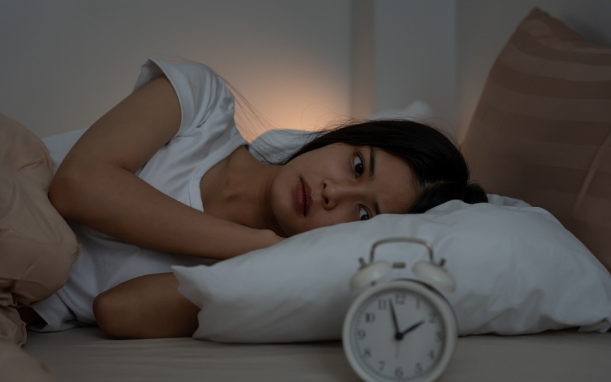Chế độ ăn không cân bằng, thiếu hụt dinh dưỡng có thể gây mất ngủ, rụng tóc