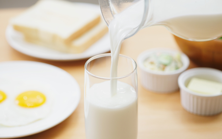 Uống nhiều sữa có thể gây dư thừa năng lượng ở trẻ