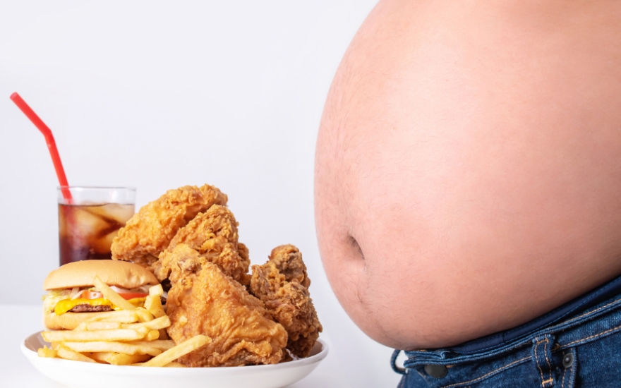 Hạn chế đồ ăn chiên rán thay vì chỉ kiêng đồ ăn chứa cholesterol như trứng hoặc hải sản