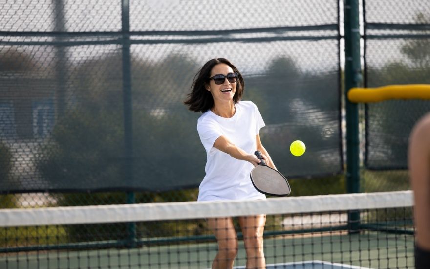 choi-pickleball-lien-tuc-khien-khop-vai-dau-nhuc.jpg