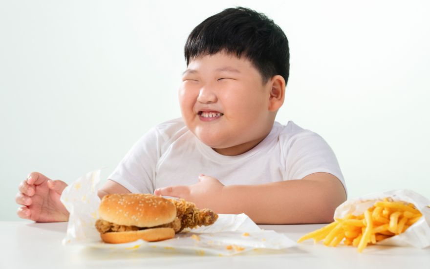 an-du-nang-luong-va-it-van-dong-lam-tang-nguy-co-beo-phi.jpg