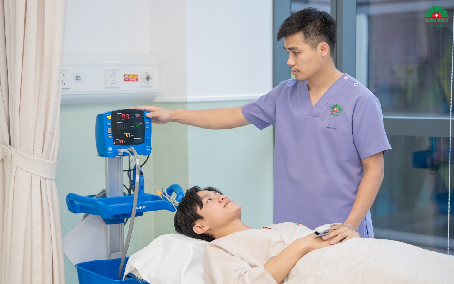 Bệnh nhân chờ sau nội soi dạ dày gây mê