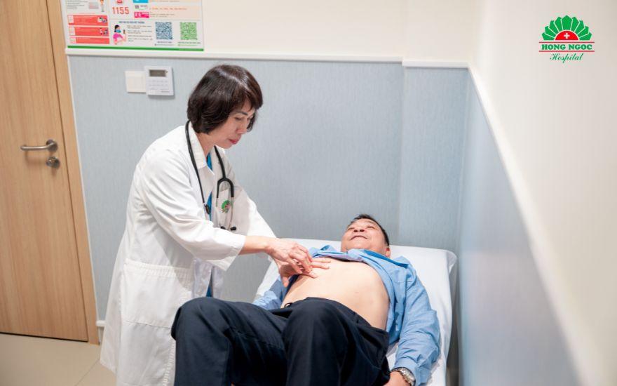 Tái khám định kỳ sau quá trình điều trị là yêu cầu bắt buộc để bác sĩ theo dõi sức khỏe và tầm soát nguy cơ tái phát.