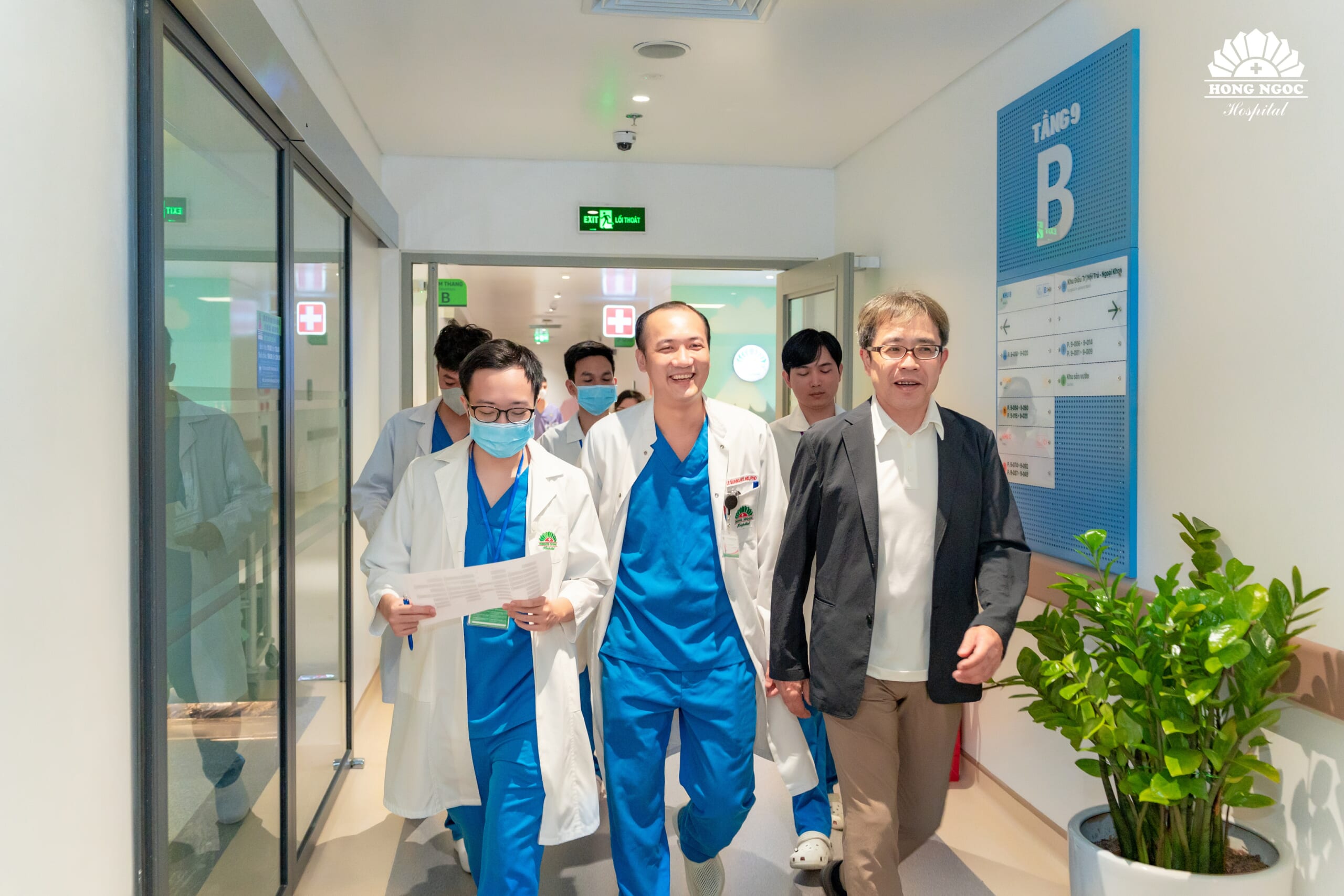 ホンゴック総合病院は日本人教授と協力し、腱切除術を必要としない膝関節置換術をベトナムに導入
