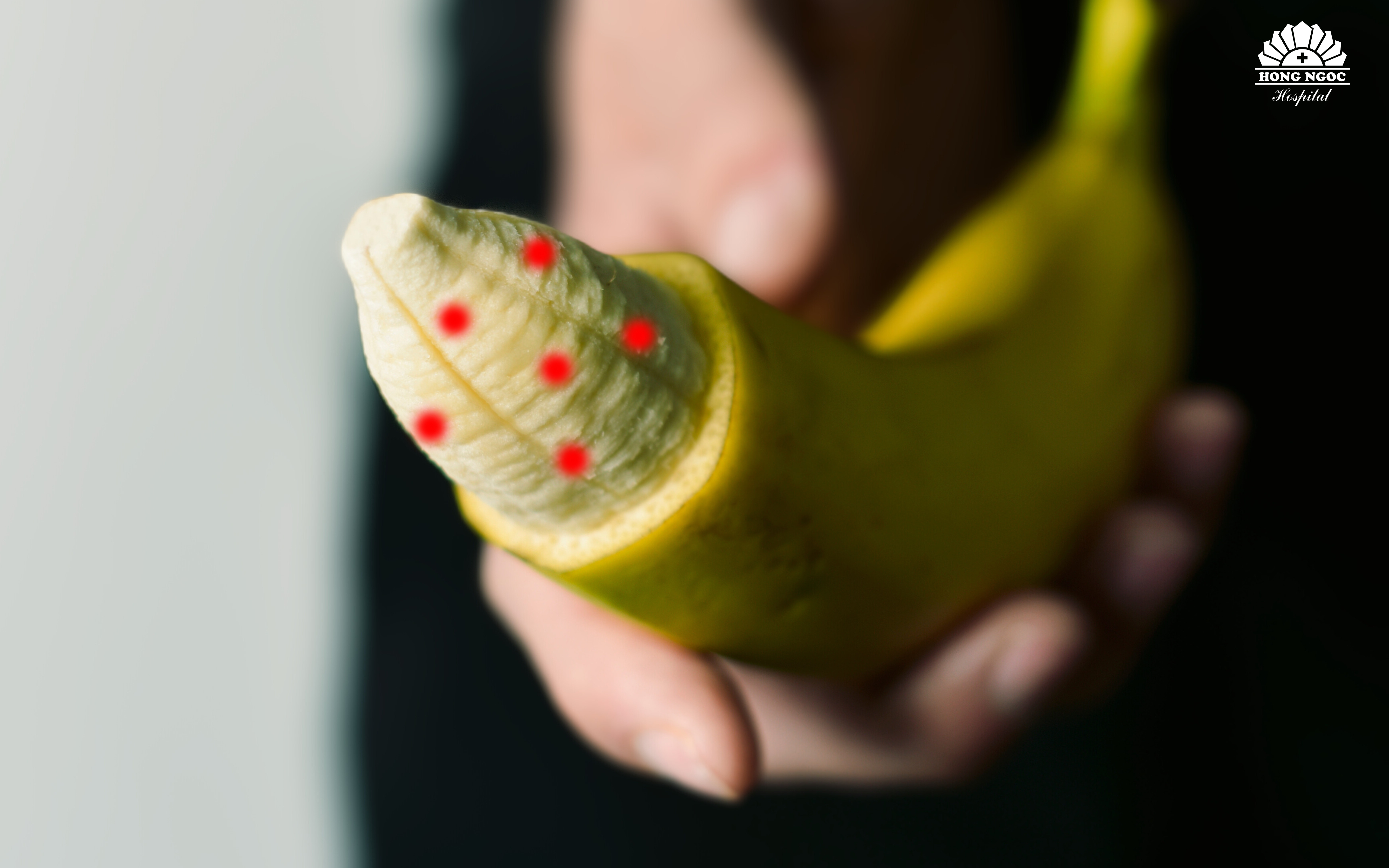 Inflammation of the foreskin causes itching and discomfort in men