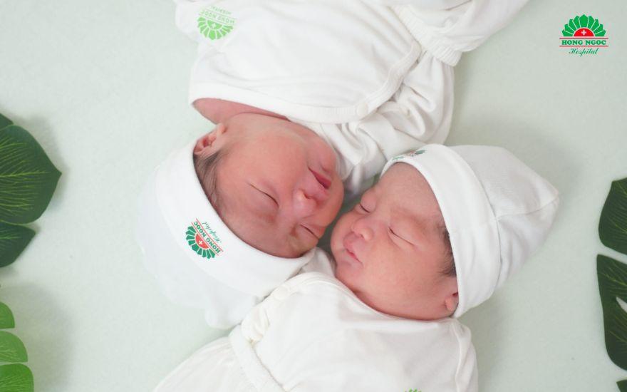 Bệnh viện Đa khoa Hồng Ngọc thực hiện thăm khám với dụng cụ chuyên dụng, đảm bảo chẩn đoán chính xác nguyên nhân gây bệnh.