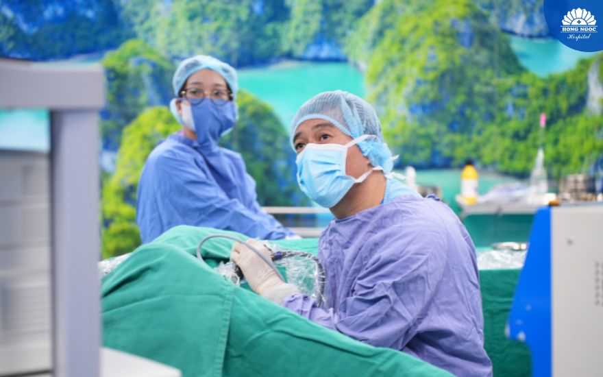 Phau-thuat-ung-thu-tuyen-tien-liet