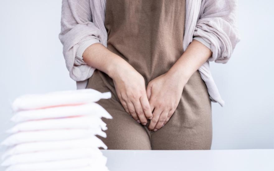 Viêm nang lông khiến vùng da bị tổn thương gây ra cảm giác ngứa, rát khó chịu
