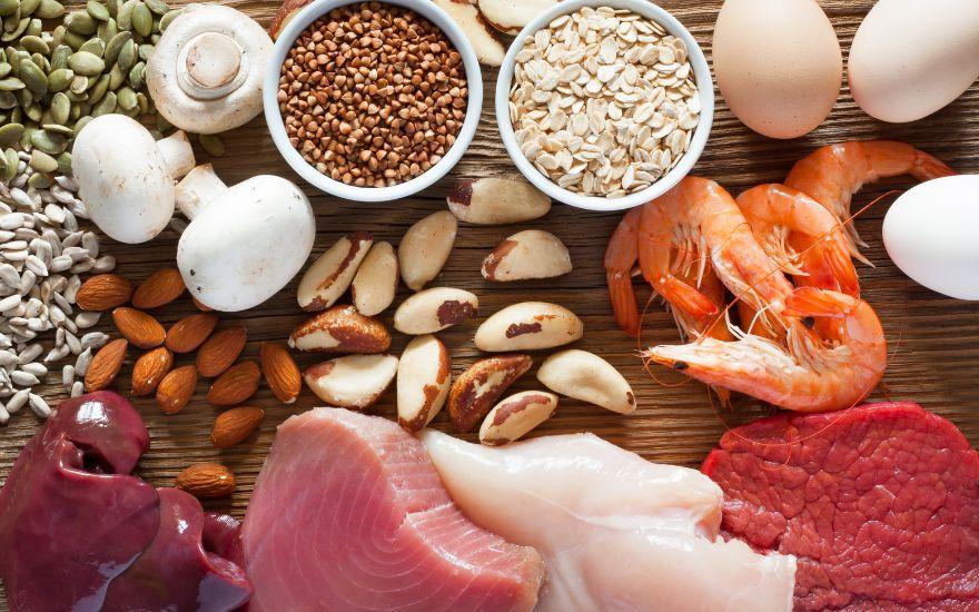 Một thực đơn cân bằng giàu vitamin và khoáng chất thiết yếu giúp mô tuyến giáp phục hồi chức năng nhanh chóng.