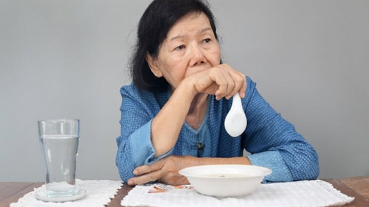 Tình trạng ăn không ngon ở người cao tuổi do suy giảm vị giác, lượng nước bọt, hoặc mắc một số bệnh mạn tính