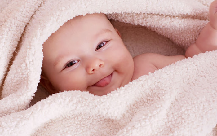 Trẻ mấy tháng biết lật và các mốc phát triển của trẻ sơ sinh  hồng ngọc hospital