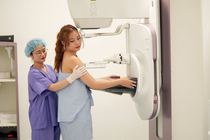Siêu âm và chụp X-quang là các phương pháp chẩn đoán hình ảnh được sử dụng trong lĩnh vực y học. Bạn có thể giải thích sự khác biệt giữa hai phương pháp này?
