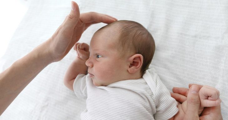 Chăm sóc trẻ sơ sinh và 13 điều sai lầm nên tránh