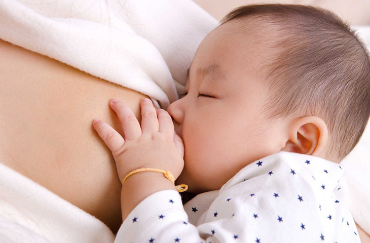 Nguyên nhân và cách chữa trẻ sơ sinh bị nấc cụt