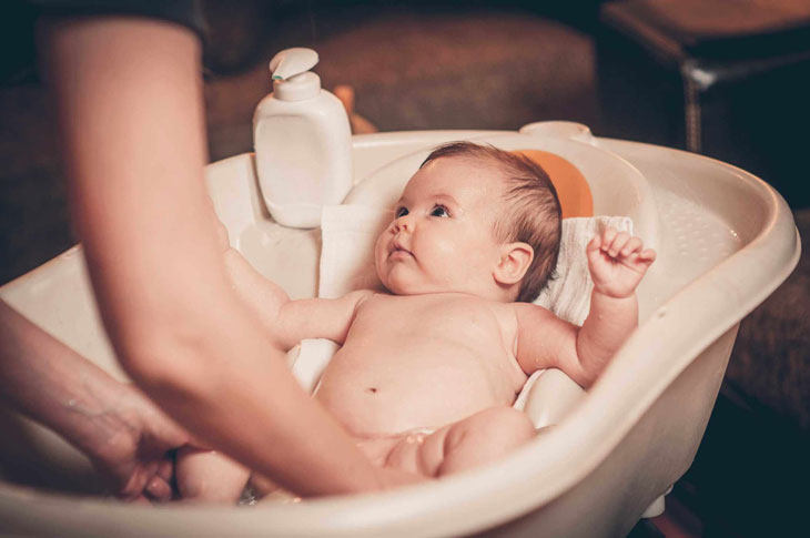 Trẻ sơ sinh: Cách vệ sinh đúng chuẩn cho bé