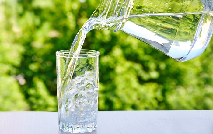 Uống nhiều nước có thực sự tốt cho da? | BvNTP
