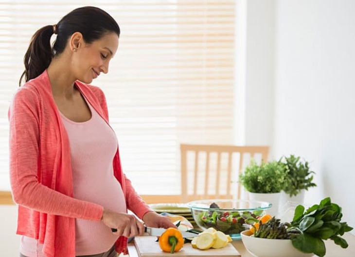 Bổ sung đầy đủ dưỡng chất giúp thai kỳ khỏe mạnh, phòng ngừa tình trạng dọa sảy thai