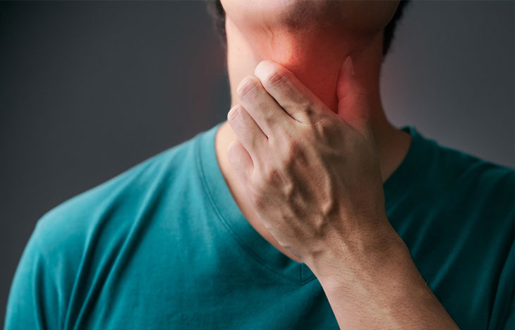 Nguyên nhân nào gây ra bỏng rát cổ họng?