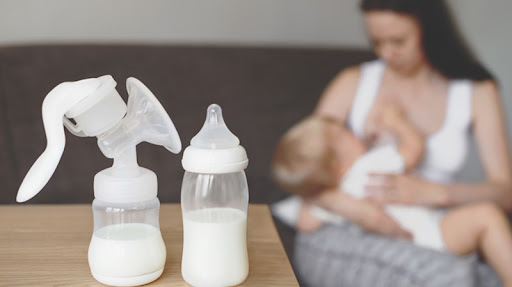 Sữa mẹ vắt ra có mất kháng thể không?