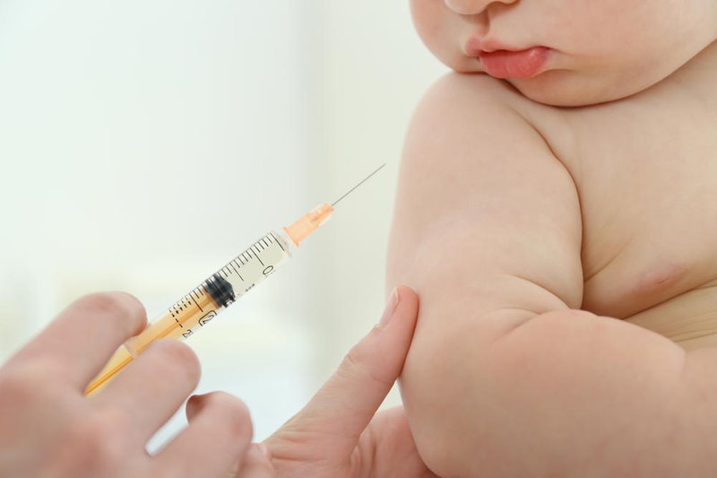 tiêm vắc xin