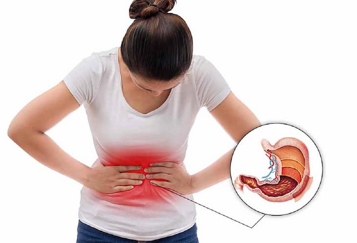 Có những yếu tố nào có thể làm gia tăng nguy cơ đau bụng vị trí trên rốn?
