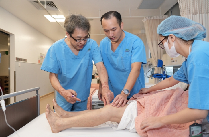 thay khớp gối không cắt gân cơ