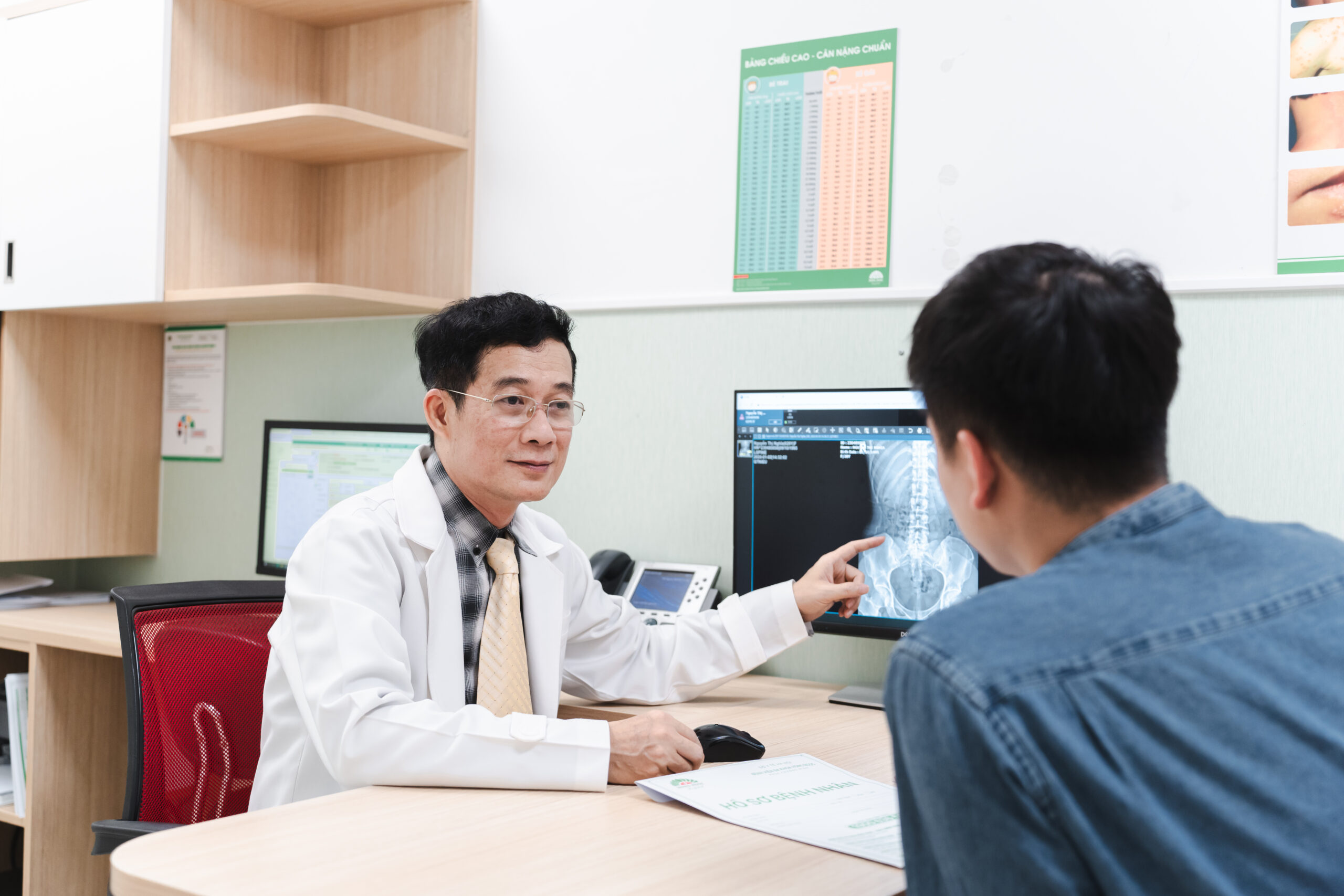 kham-nam-khoa-hong-ngoc